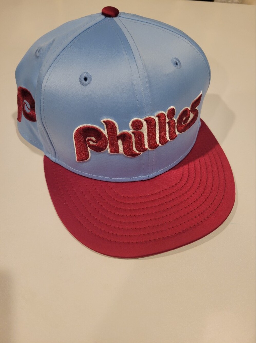 NWT Mens New Era Fitted 7 1/4 Philadelphia Phillies Baseball Hat Baby Blue